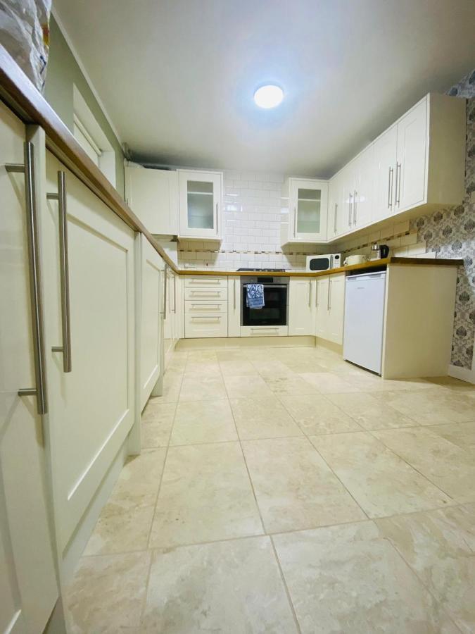 Brigstock Holidays House Manchester Exterior photo